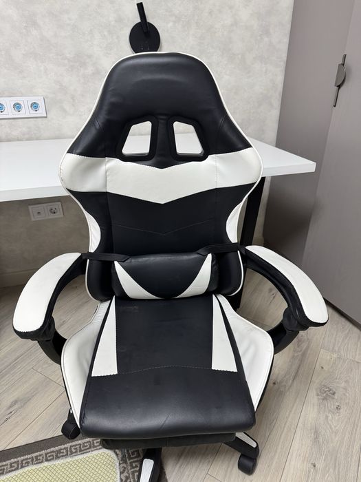 рабочий стол + игровое кресло