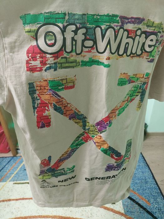 Vând tricou off-white
