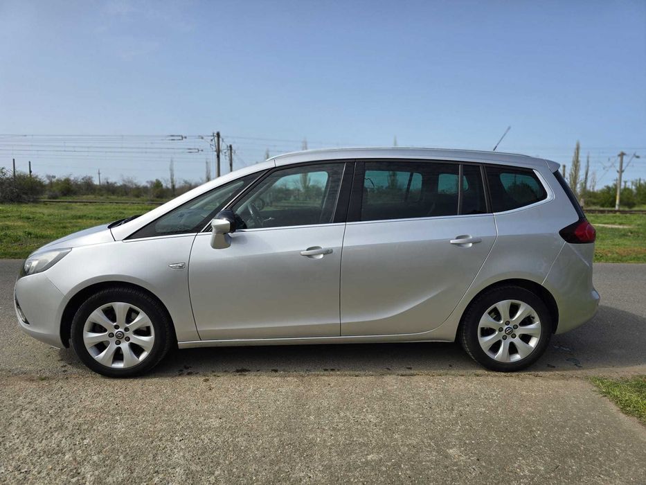 Vând Opel Zafira