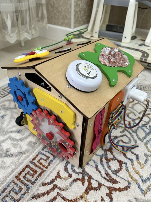 Бизиборд дом для детей