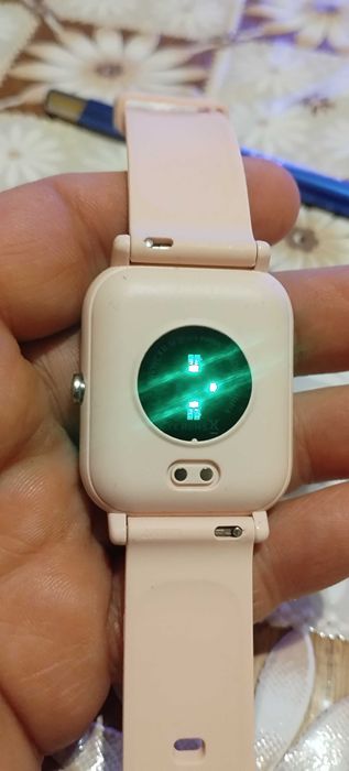 Продавам нов дамски смарт watch Blackview R3.