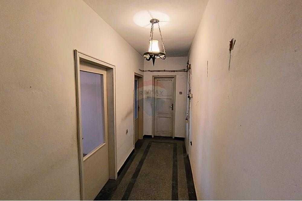 Продава се Двустаен апартамент в Шумен, Тракия - 70 кв.м за 1096 €/кв.м - Снимка #8