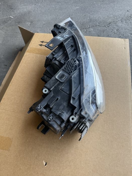 Far dreapta xenon Audi Q3 8U 2011-2015 UK nonfacelift 8U0941006A