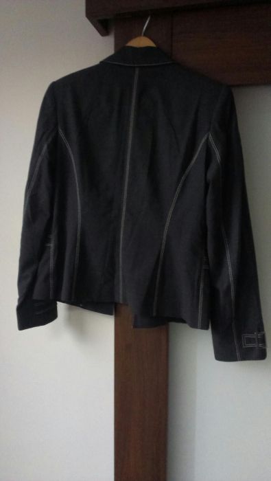 Costum de dama business, nou,material moale din  80%lana, gri inchis