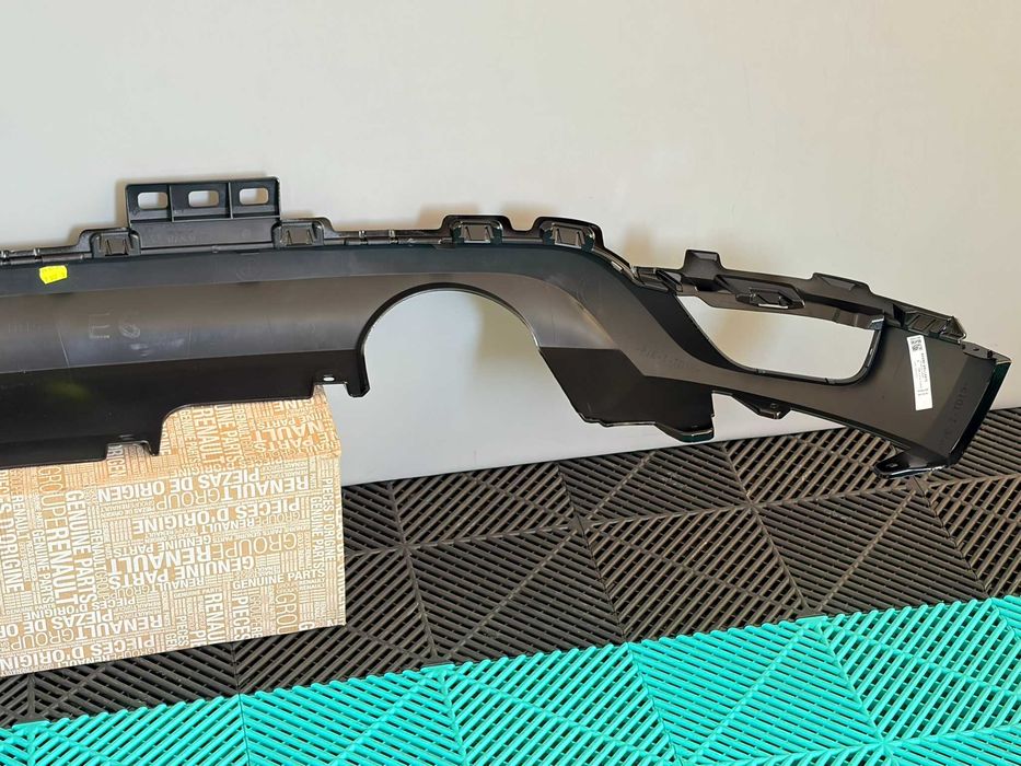 Spoiler bara spate Renault Megane 4 hatchback  2016+ nou original negru lucios