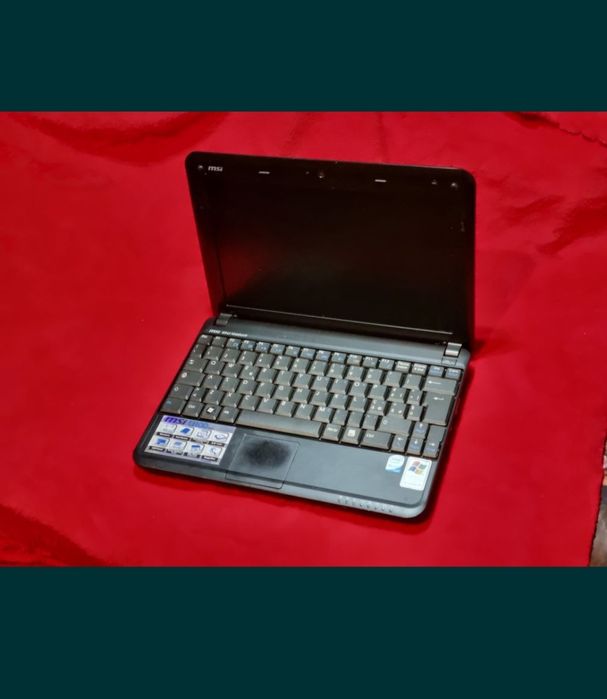 Laptop cu încărcător