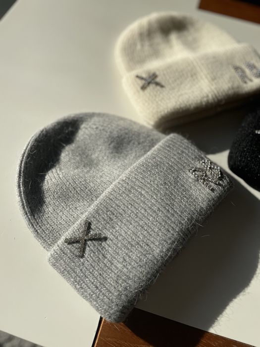 Дамска зимна шапка плетиво с камъни