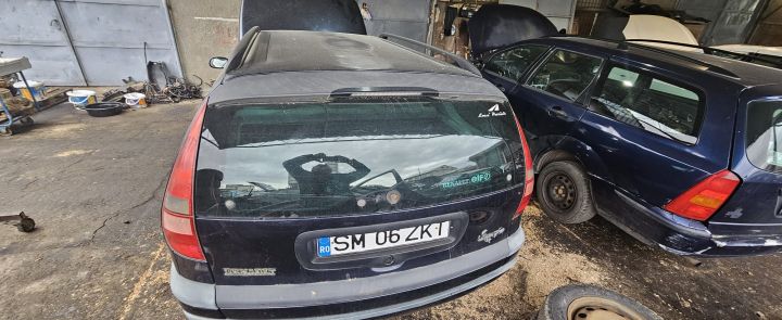 Aripa fata dreapta Renault Laguna prima generatie (facelift)