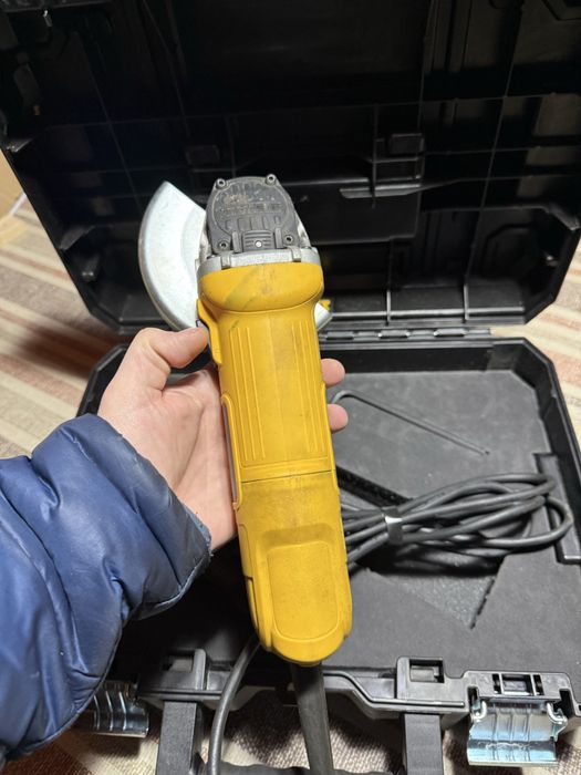 Polizor unghiular dewalt cu cutie stak