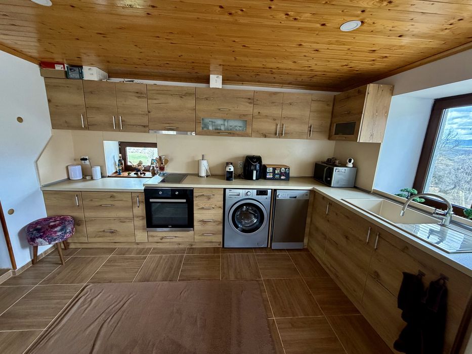 Реновирана къща - гр. Каспичан, кв. Калугерица