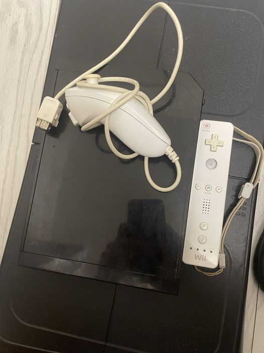 Consolă Wii Black Edition + Placă Fitness + Pachet 13 Jocuri