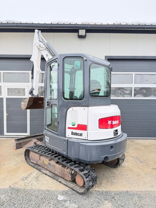 Miniescavator bobcat 3,3 tone