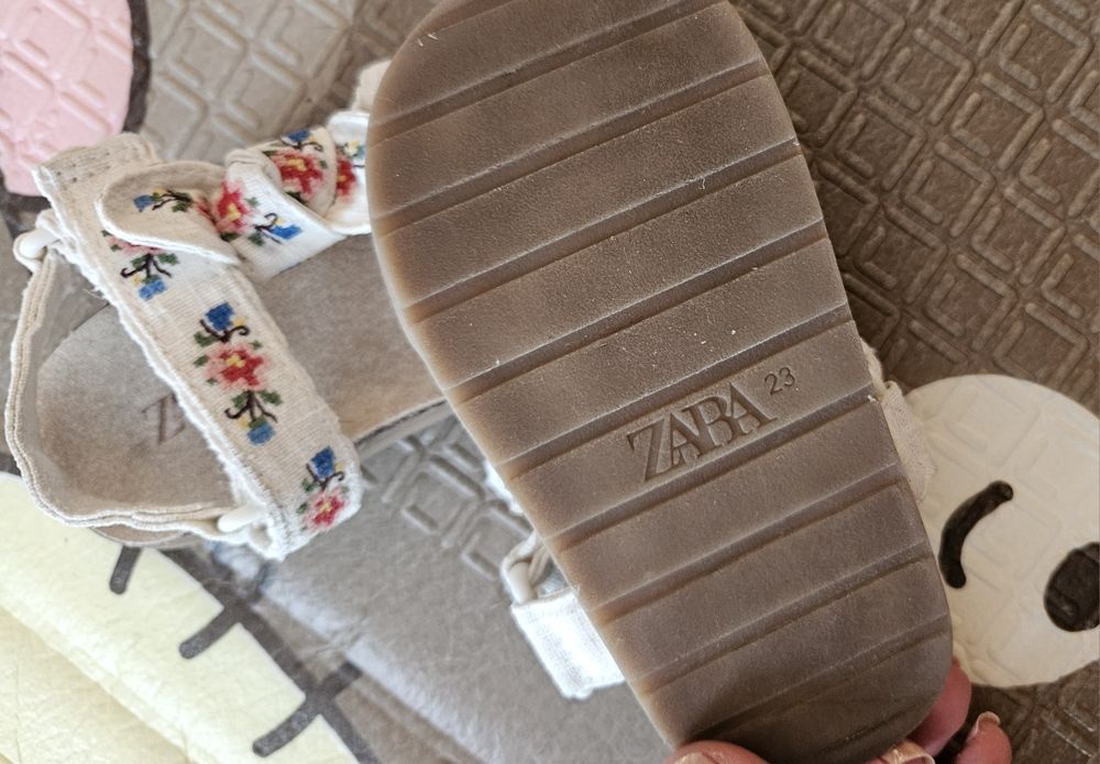Сандали Zara  за момиче 23 номер