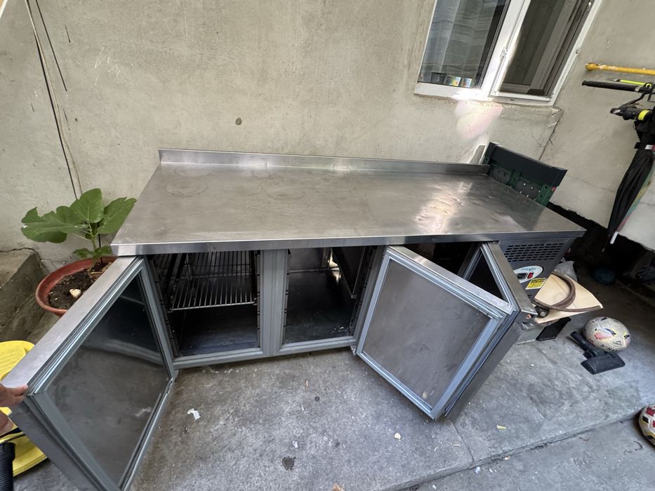 Masă frigorifică profesională inox – 3 uși – 189 cm – stare bună