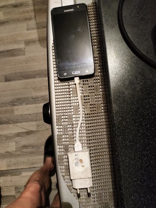 Телефон Самсунг и 5