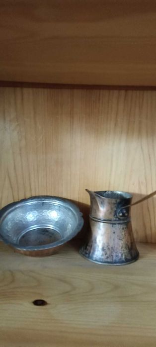 Керамика,порцелан, медни изделия(подарък ръчно плетена украса за маса)