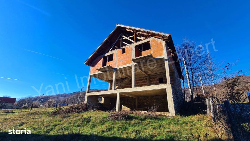 Casă de vânzare în comuna Corbeni, sat Oestii Ungureni, județ Argeș.