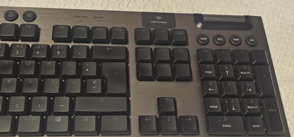 Logitech g915 lightspeed red, linear