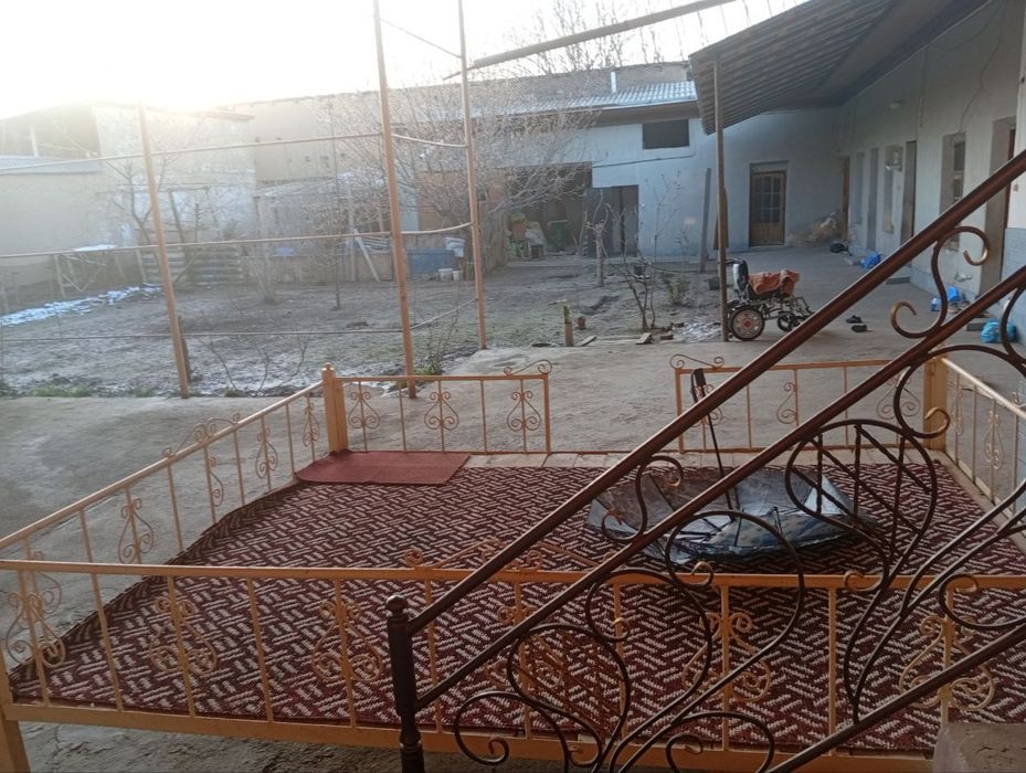 Srochna kelesda general 14-maktabda uy bor sotiladi kelishiladi