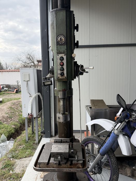 Настолна бормашина с менгеме