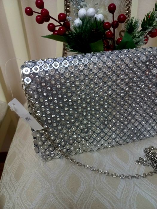 Шикарный новый клатч.