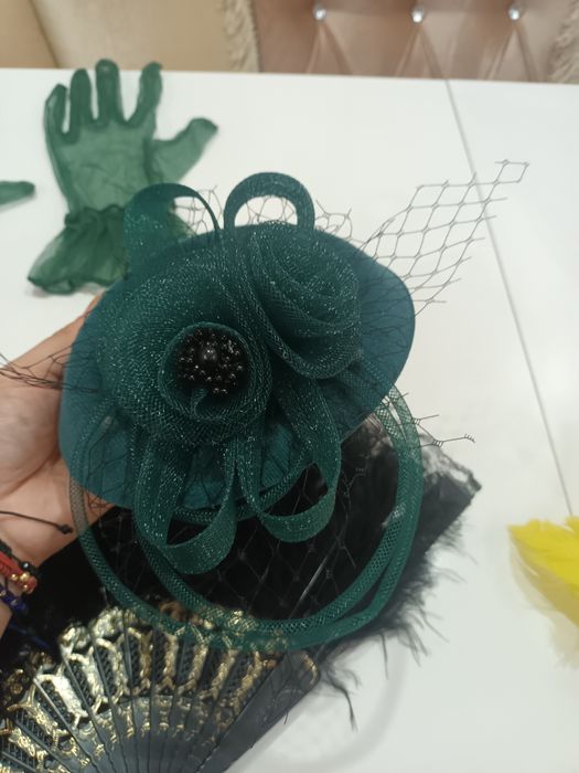 Капела със ръкавици