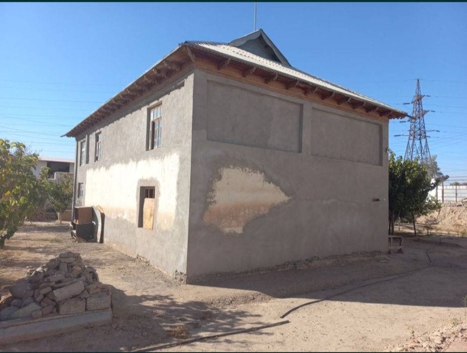 Termiz shahrida barcha sharoitlarga ega ikki qavatli uy-joy sotiladi