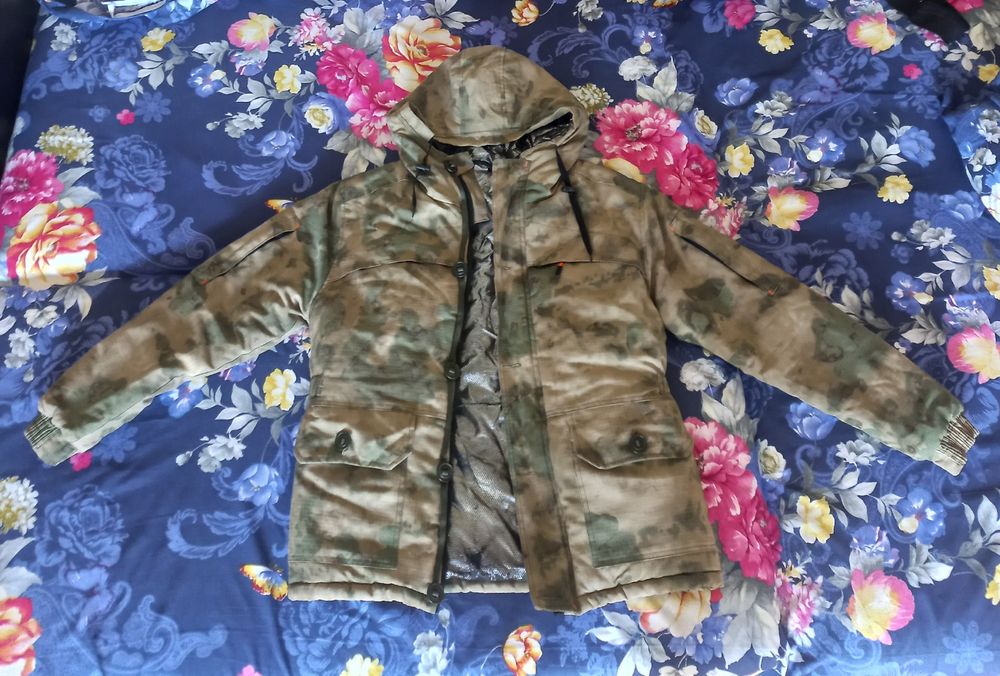 Куртка военного дизайна.