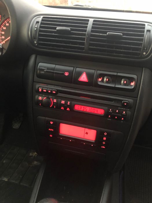 Сеат Леон 1.6 105кс