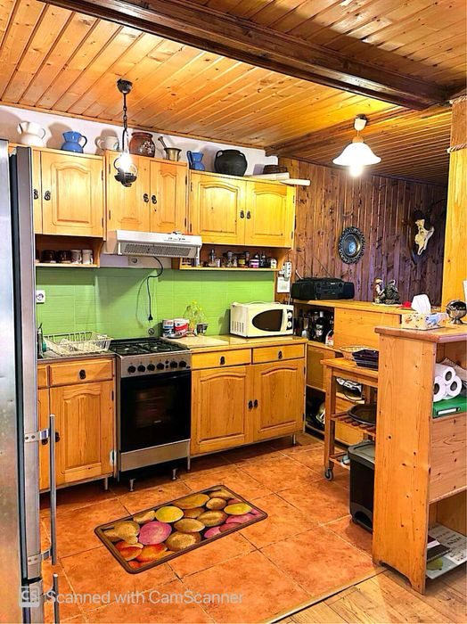 Casa de vacanta cu 20 ari teren langa telescaun