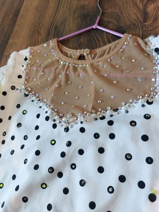 Две трика за художествена гимнастика