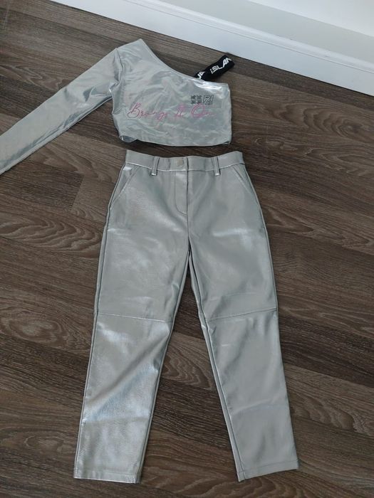 Pantaloni F&F noi grosuti 122.bluza River Island 122