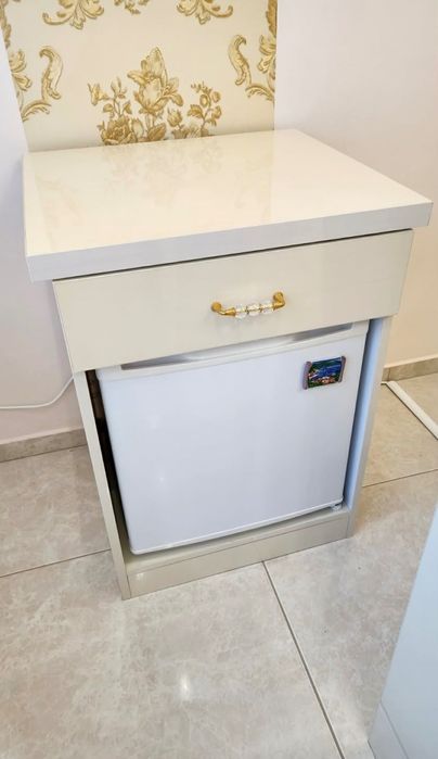 Шкаф с чекмедже нов