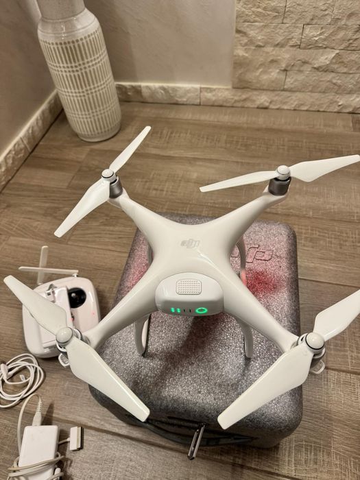DJI Phantom 4 дрон