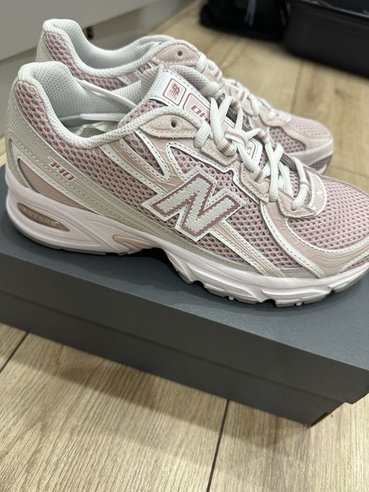 Продам новые new balance 740