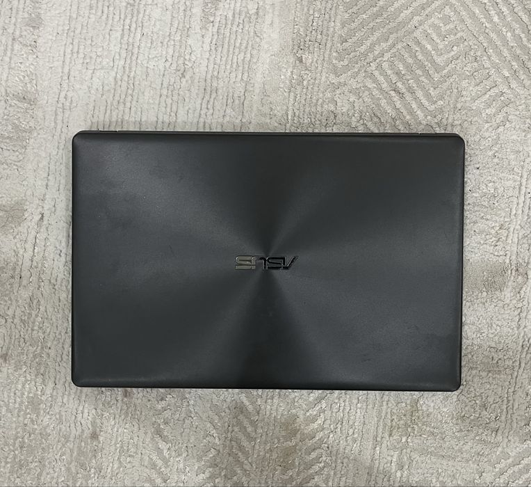 Ноутбук Asus в хорошем состоянии