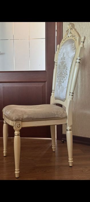 Продаю б/у стулья