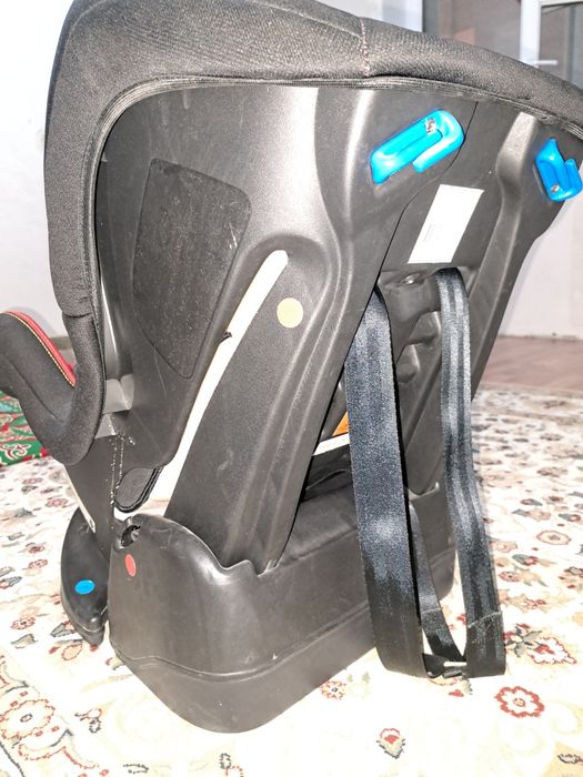 Продаётся авто кресло.