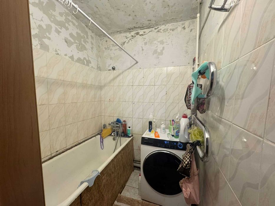 Продается  4-  комнатная квартира