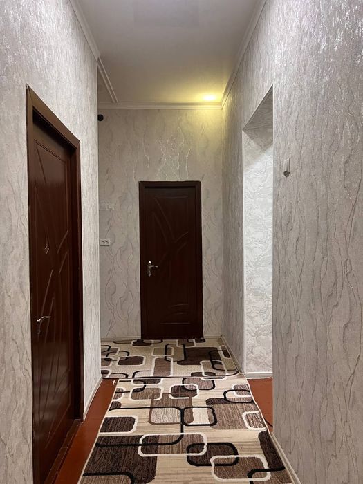 Квартира сотилади 2 хона 2 этаж кирпичном дом