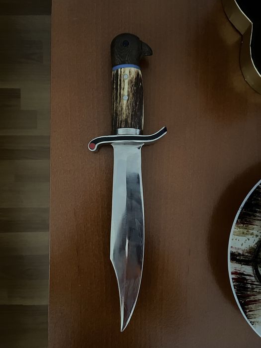 Cutit vanatoresc corn cerb