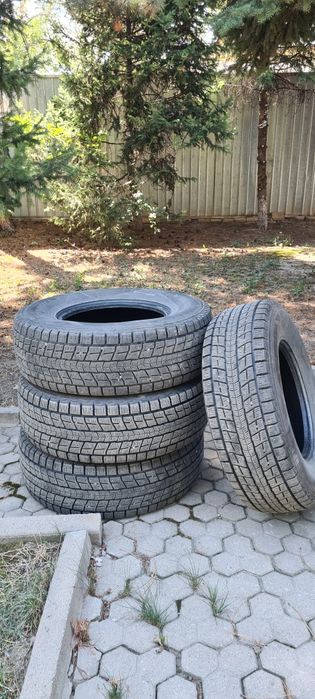 Продаю комплект зимней резины Dunlop 265/70/R16 в отличном состоянии