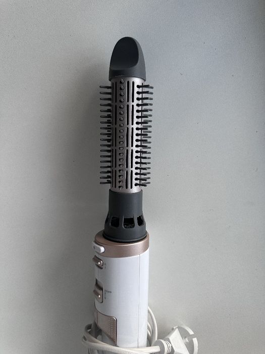Фен щетка Philips Essential HP8664