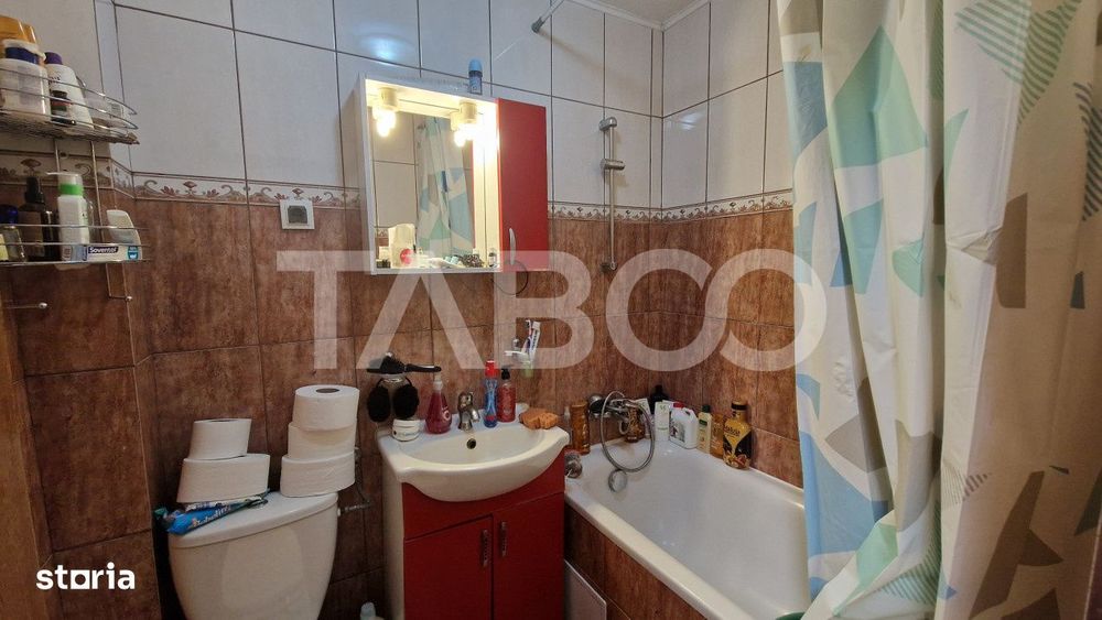 Apartament de inchiriat cu 3 camere balcon la mansarda Vasile Aaron