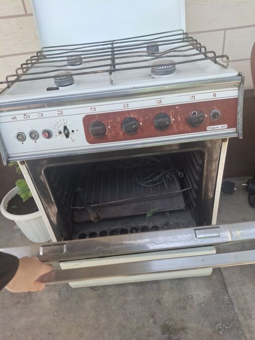Продам газовую плиту