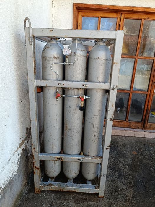 Батерия от бутилки за транспортиране на природен газ