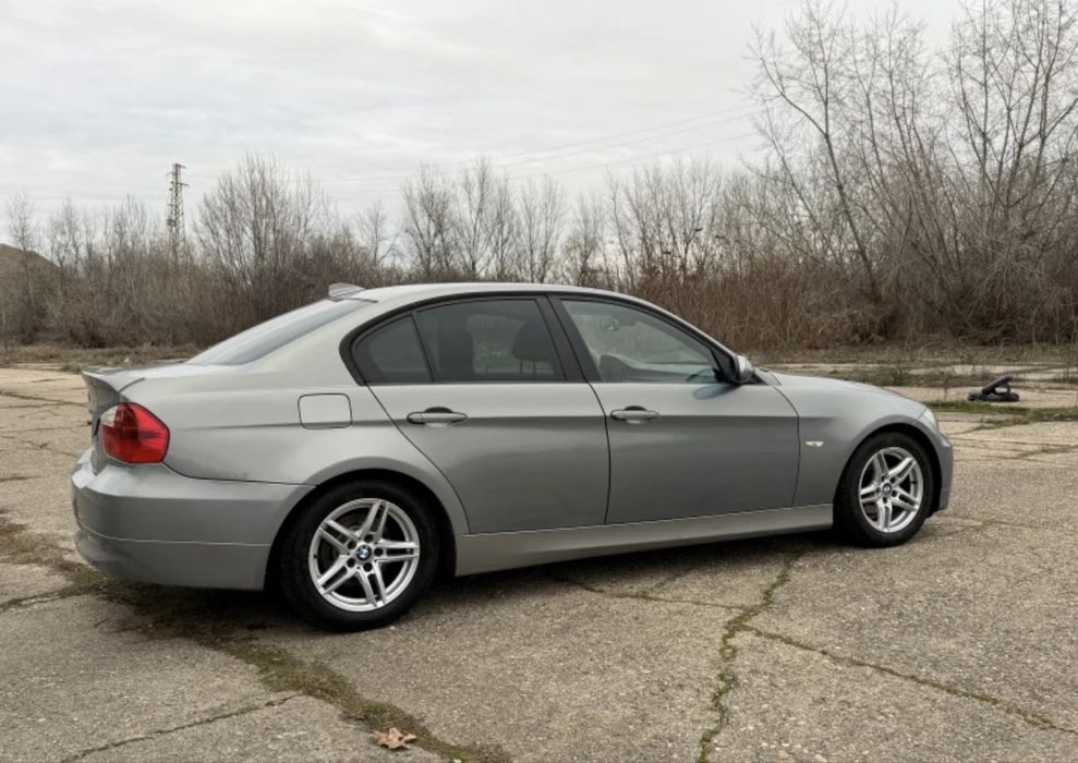 BMW E90 2.0i НА ЧАСТИ – БМВ Е90 бензин мотор N46 ръчка сиво