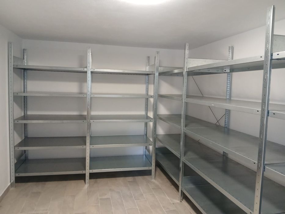 Rafturi depozitare articole menaj