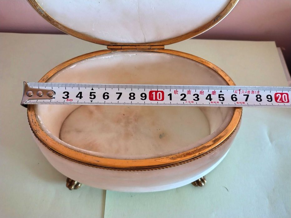 Невероятно Красива Кутия За Бижута- Алабастър Със Позлата