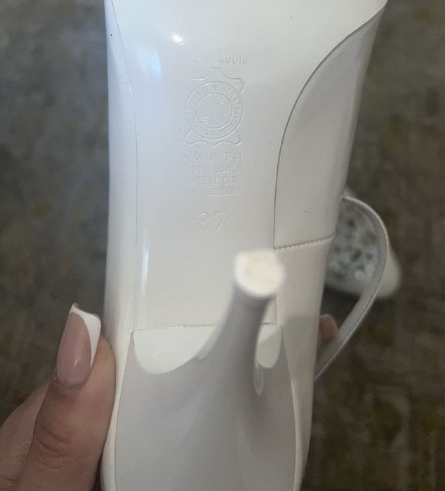 Продам белые туфли со стразами Swarovski